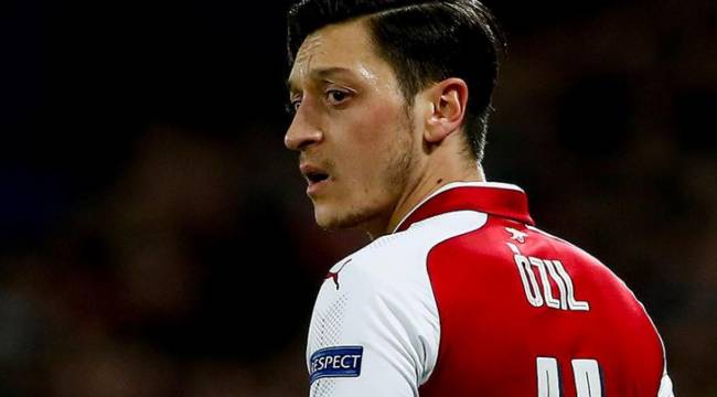 Mesut Özil de paylaştı: Fenerbahçe yeni yıldızını bekliyor