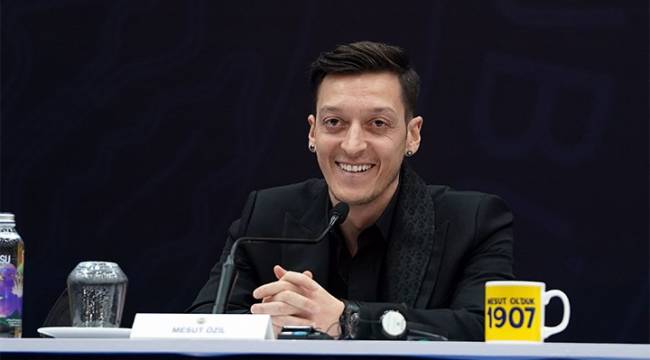 Mesut Özil imzayı attı: Fenerbahçe benim için bir hayaldi