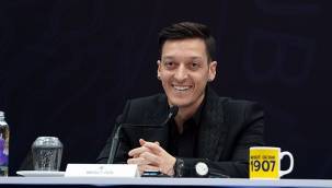 Mesut Özil imzayı attı: Fenerbahçe benim için bir hayaldi