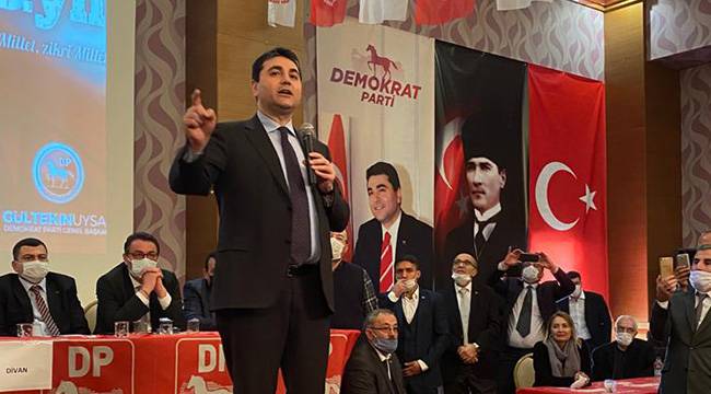 MHP'li Hafik Belediye Başkanı Demokrat Parti'ye katıldı
