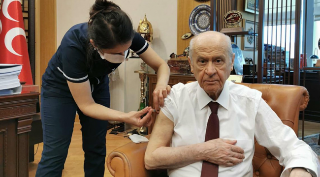 MHP lideri Devlet Bahçeli, Covid-19 aşısı yaptırdı