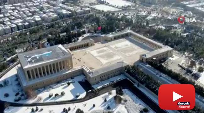 Milli Savunma Bakanlığı'ndan kar altındaki Anıtkabir paylaşımı