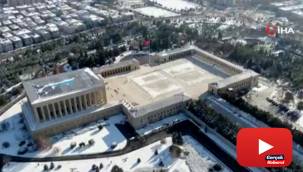 Milli Savunma Bakanlığı'ndan kar altındaki Anıtkabir paylaşımı