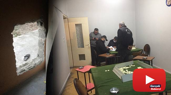 Mühürlenen kahvehanenin duvarını delip kumar oynadılar