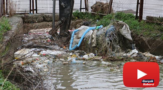 Sulama kanalı çöple doldu, taşkın son anda engellendi