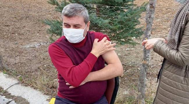 AKP’li başkan villasında aşı oldu