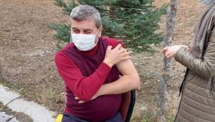 AKP’li başkan villasında aşı oldu
