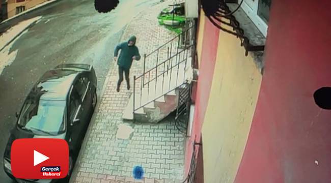 Bacağından vurulan kişinin seke seke kaçtığı anlar kameraya yansıdı