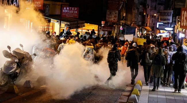 Boğaziçi dayanışma' gruplarını yönettiği iddia edilen Beyza Buldağ, 'halkı kin ve düşmanlığa tahrik'ten tutuklandı