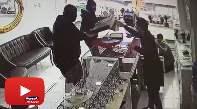 Bursa'da pompalı tüfekle soygun güvenlik kamerasında