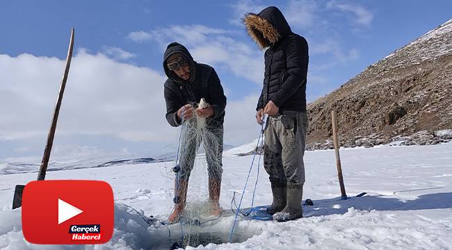 Çıldır Gölü'nde ‘Eskimo’ usulü balık avı