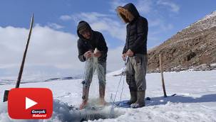Çıldır Gölü'nde ‘Eskimo’ usulü balık avı
