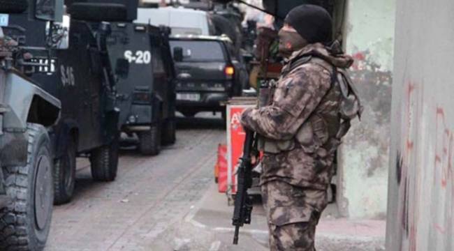Diyarbakır'da MEBYA-DER eş başkanları gözaltına alındı