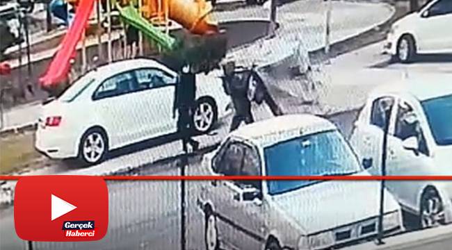 El arabalı hırsızlar güvenlik kamerasında
