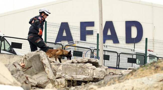 Göçük altındaki iki kişiyi kurtarmaya giderken yolda "namaz molası" veren AFAD ekibi sürgün edildi