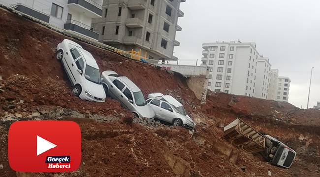 İstinat duvarı yıkıldı araçlar uçuruma yuvarlandı