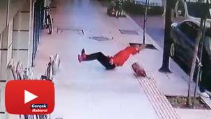 Kaldırımda yürüyen adamın ölümden saniyelerle kurtulduğu anlar kamerada