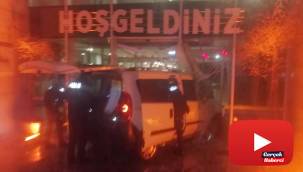 Polisten kaçıp aracı ile belediye binasına daldı, havalandırma boşluğunda yakalandı