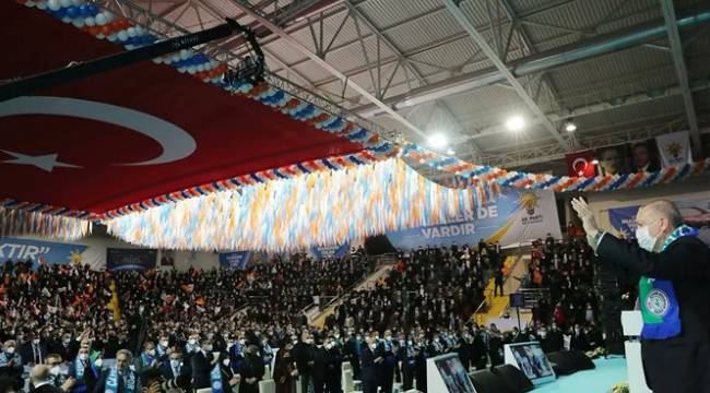 Sabah yazarı: Bilim Kurulu veya Koca ne derse desin, AK Parti kongrelerindeki kalabalıklara bunların güçleri yetmiyor