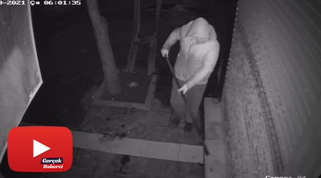 Saldırı öncesinde güvenlik kameralarının boyandığı anlar kamerada