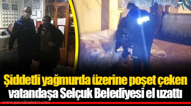 Şiddetli yağmurda üzerine poşet çeken vatandaşa Selçuk Belediyesi el uzattı