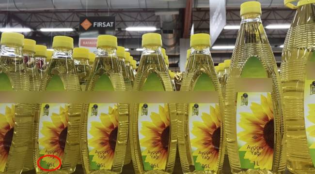 Son bir yılda yüzde 60 zamlanan ayçiçek yağı, yarım litrelik ambalajlarda satılmaya başladı