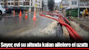 Soyer, evi su altında kalan ailelere el uzattı
