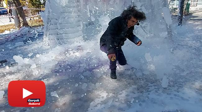 Üzerine buz kütlesi düşen profesör ölümden döndü