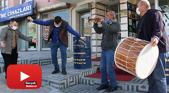 Ankaralı esnaf kontrollü normalleşmeyi davul ve zurna ile kutladı
