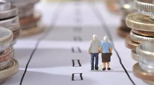 AYM yasayı iptal etti: Emekli olan işten ayrılmak zorunda değil