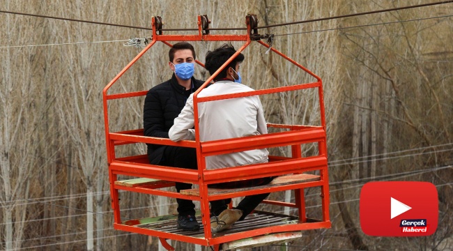 Bahçelerine Karadeniz usulü teleferikle ulaşıyorlar