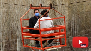 Bahçelerine Karadeniz usulü teleferikle ulaşıyorlar
