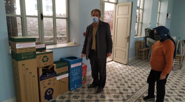 Bergama’da geri dönüşüm kutuları dağıtıldı