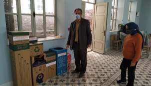 Bergama’da geri dönüşüm kutuları dağıtıldı