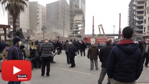 Binaların yıkılmasını film izler gibi izliyorlar