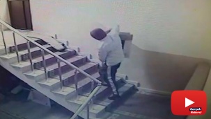 Camiden hırsızlık anları saniye saniye kamerada, rahat tavırları pes dedirtti