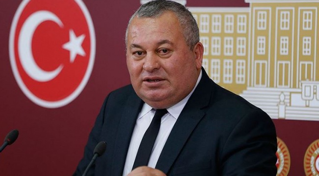 Cemal Enginyurt'tan iktidara tepki şiiri: Biri kokain çeker varlıktan biri intihar eder yokluktan