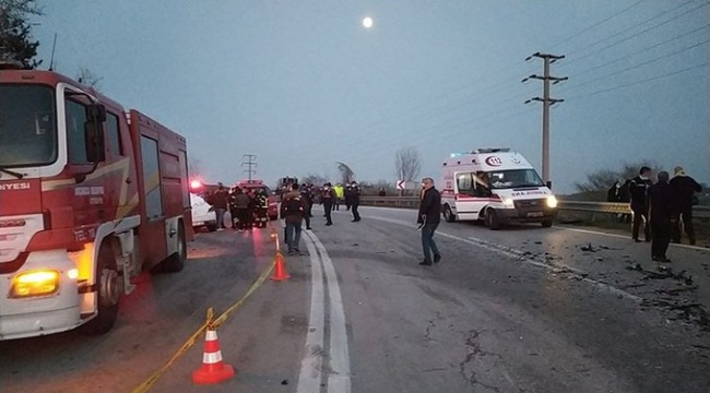 Düzce'de otobüs ile otomobil çarpıştı: 3 ölü, 11 yaralı