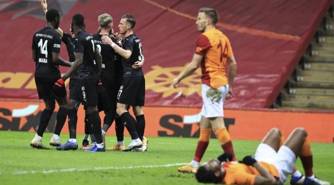 Galatasaray liderliği Beşiktaş'a kaptırdı