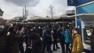 Gözaltındaki arkadaşlarına desteğe giden öğrenciler de gözaltına alındı