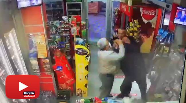 Husumetlisinin boğazına markette bıçak dayadı, dükkân sahibi ve müşteriler kurtardı