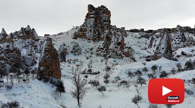 Kapadokya'da karla kaplı peribacaları hayran bırakıyor
