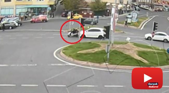 Kırmızı ışıkta duran motosikletliyi metrelerce uçurdu
