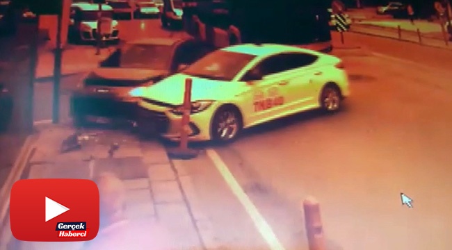 Kırmızı ışıkta geçen taksi, kadın sürücünün aracına çarptı