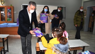 KUŞADASI BELEDİYESİ’NDEN 2 BİN 200 ÖĞRENCİYE EĞİTİME DESTEK SETİ