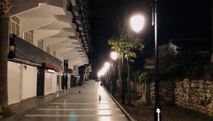 KUŞADASI ÇARŞILARINDA AYDINLANMA BAŞLADI