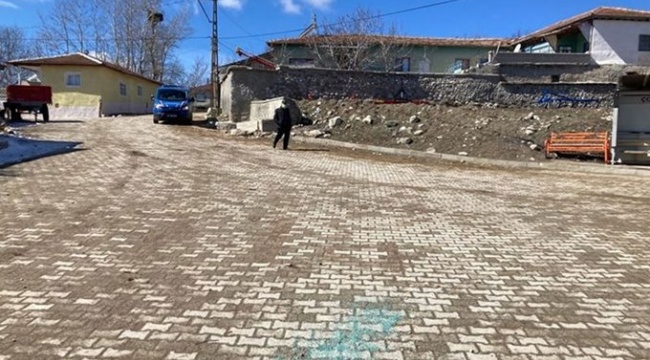 Oğluyla kavga ettiği iddiasıyla iki öğrenciyi silahla öldürdü