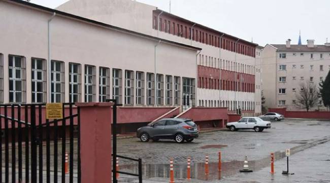 Öğretmenin testi pozitif çıktı, 34 öğrenci karantinaya alındı