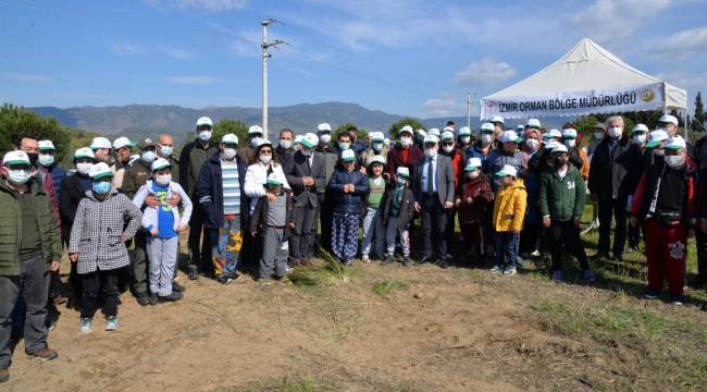 Orman Haftası’nda Menemen’de yüzlerce fidan dikildi