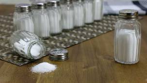 Sağlık Bakanlığı: Yemeklerde tuz yerine limon, sirke, baharat kullanın